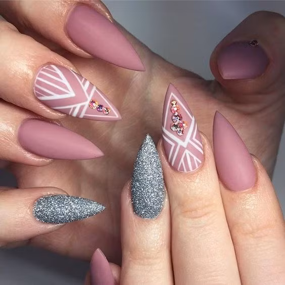 bestie-7-dang-mong-tay