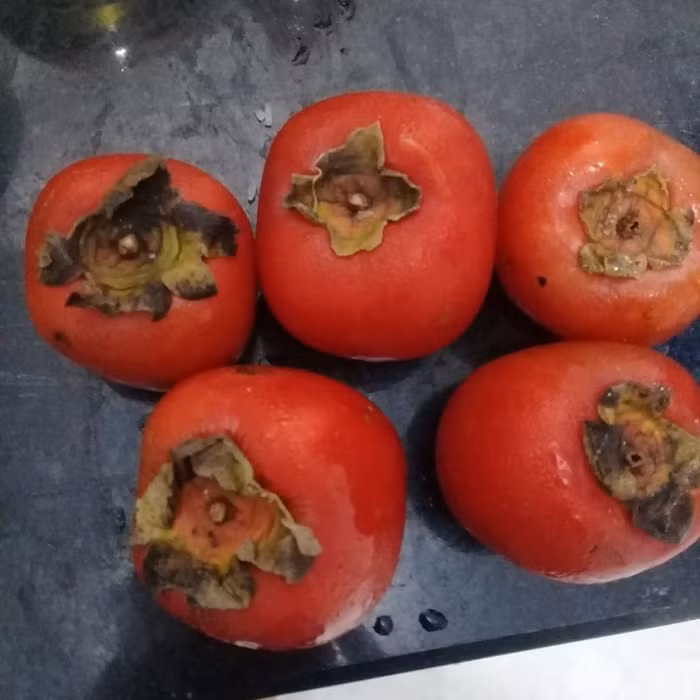 Nhờ chồng đi chợ mua cà chua, thứ mang về khiến vợ ngã ngửa