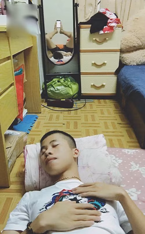 Ủa, ai chụp ảnh tôi đang ngủ vậy? Ủa, ai chụp ảnh tôi đang ngủ vậy?