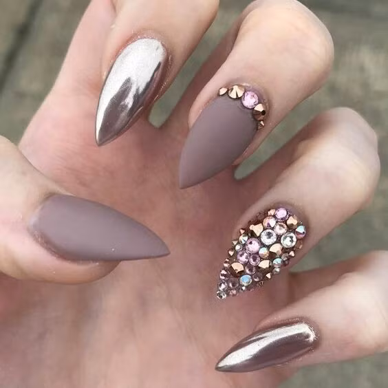 bestie-7-dang-mong-tay