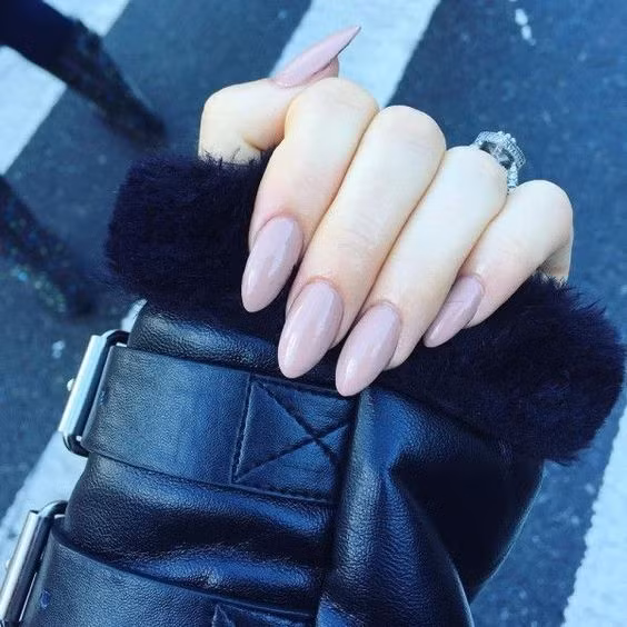 bestie-7-dang-mong-tay