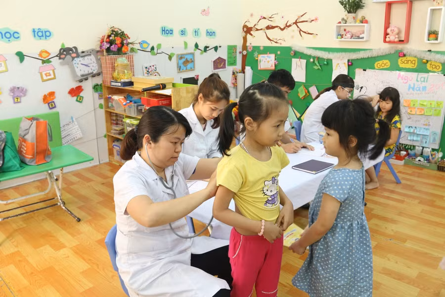 Khám sức khỏe cho giáo viên, học sinh luôn được Công đoàn trường ĐH, CĐ hưởng ứng