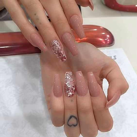 bestie-7-dang-mong-tay