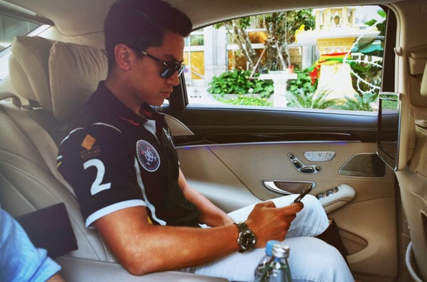 Instagram của Mateen thu hút hơn 180 nghìn người theo dõi, khiến anh chàng nổi tiếng không kém các ngôi sao ở Brunei. Instagram của Mateen thu hút hơn 180 nghìn người theo dõi, khiến anh chàng nổi tiếng không kém các ngôi sao ở Brunei.