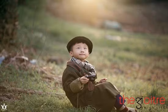 Bé được cộng đồng mạng yêu quý bởi phong cách chụp ảnh chuyên nghiệp, tự nhiên. Họ cũng không ngần ngại đặt cho Minh Phong biệt danh "đứa bé công nghệ".