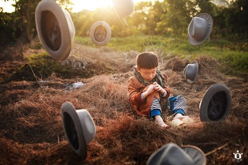 Ở nhà, Minh Phong có sở thích đá bóng, vẽ, đặc biệt là xem phim hoạt hình Sogoku.