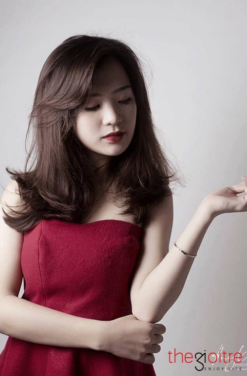 Ấn tượng đầu tiên mà mọi người thường nhận xét khi tiếp xúc với cô nàng đó là vẻ đẹp rạng rỡ hơn cả mỹ nhân Hàn Quốc. Ấn tượng đầu tiên mà mọi người thường nhận xét khi tiếp xúc với cô nàng đó là vẻ đẹp rạng rỡ hơn cả mỹ nhân Hàn Quốc.