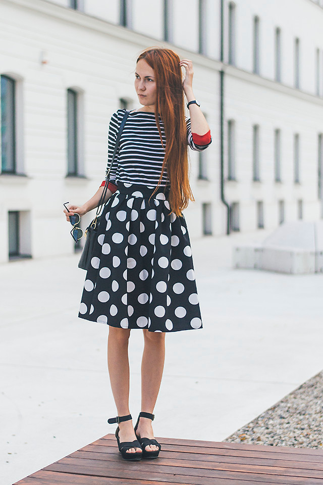 Trang phục họa tiết chấm bi không bao giờ lỗi mốt! ảnh 1 Họa tiết chấm bi không bao giờ lỗi mốt!