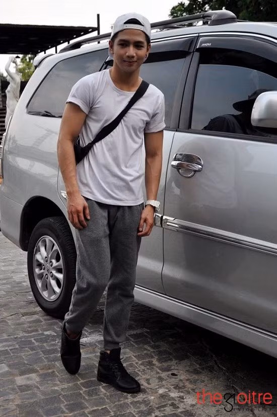 Sở hữu gương mặt điển trai, body 6 múi, Bá Trí nhận được khá nhiều lời mời tham gia mẫu ảnh, đóng phim. Tuy nhiên, trước mắt anh chàng muốn tập trung cho công việc kinh doanh.