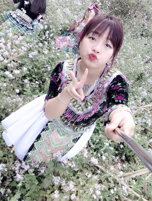 Thiếu nữ Mông và 5 năm “biến hình” từ lọ lem thành hot girl ảnh 9 Thiếu nữ Mông và 5 năm “biến hình” từ lọ lem thành hot girl ảnh 9