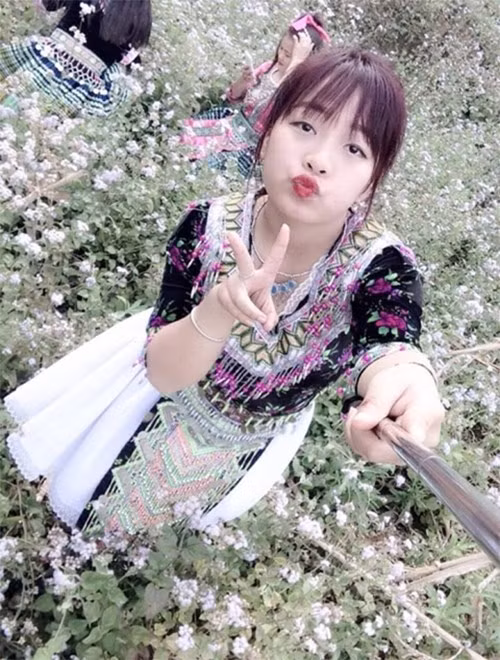 Thiếu nữ Mông và 5 năm “biến hình” từ lọ lem thành hot girl ảnh 9