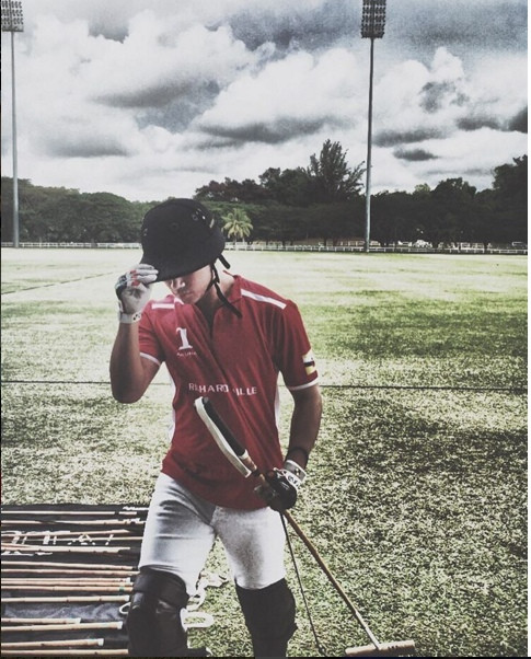 Anh chàng này còn là một tay chơi cừ khôi ở bộ môn cưỡi ngựa polo. Trên Instagram của mình, Mateen tỏ ra rất đam mê trò chơi đòi hỏi kỹ thuật và thể lực cao này. Anh chàng này còn là một tay chơi cừ khôi ở bộ môn cưỡi ngựa polo. N