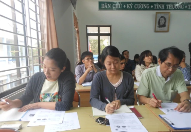 Ngoài kinh nghiệm về giáo dục, chăm sóc trẻ khuyết tật, các tình nguyện viên của JICA còn chia sẻ các kinh nghiệm phát triển chuyên môn, kỹ năng cho GV.