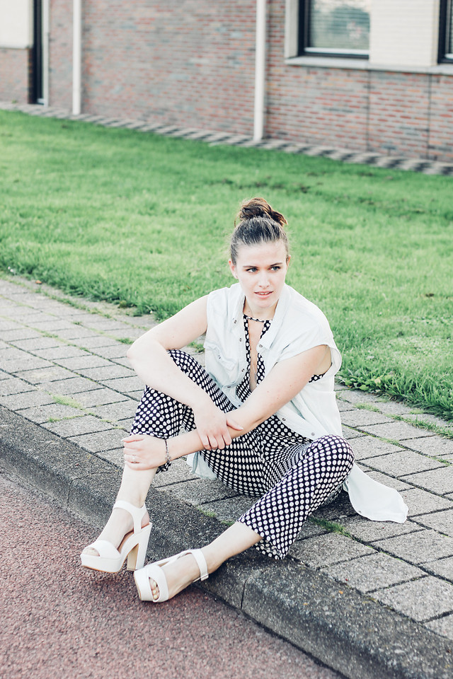 Trang phục họa tiết chấm bi không bao giờ lỗi mốt! ảnh 3 Họa tiết chấm bi không bao giờ lỗi mốt!