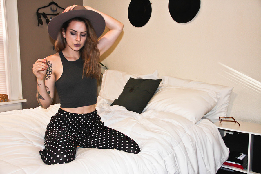 Trang phục họa tiết chấm bi không bao giờ lỗi mốt! ảnh 2 Họa tiết chấm bi không bao giờ lỗi mốt!