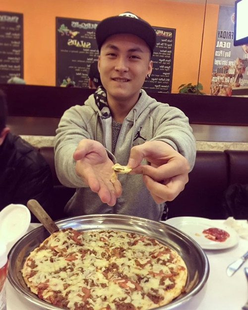Thế Cường tiết lộ, mình vẫn không kỳ vọng vào một mẫu người yêu cụ thể nào vì yêu đơn giản là yêu, và người đáng yêu là người mình muốn quan tâm, chăm sóc. Dẫu chưa có bạn gái, Thế Cường tiết lộ, mình vẫn không trông mong vào một mẫu người yêu cụ thể nào