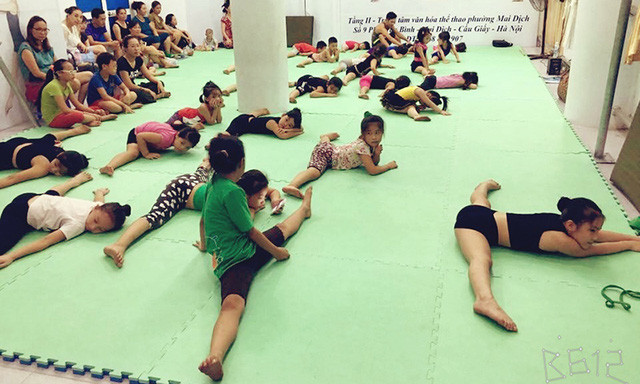 Nghệ sĩ 9X điển trai ươm mầm tài năng xiếc nhí ảnh 3 Lớp dạy nhào lộn nghệ thuật của thầy giáo 9x