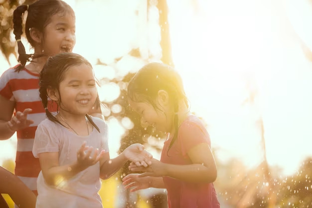 Thiên nhiên tạo ra cảm giác kỳ diệu độc đáo cho trẻ em mà không môi trường nào khác có thể mang lại. (Ảnh: ITN). Thiên nhiên tạo ra cảm giác kỳ diệu độc đáo cho trẻ em mà không môi trường nào khác có thể mang lại. (Ảnh: ITN).