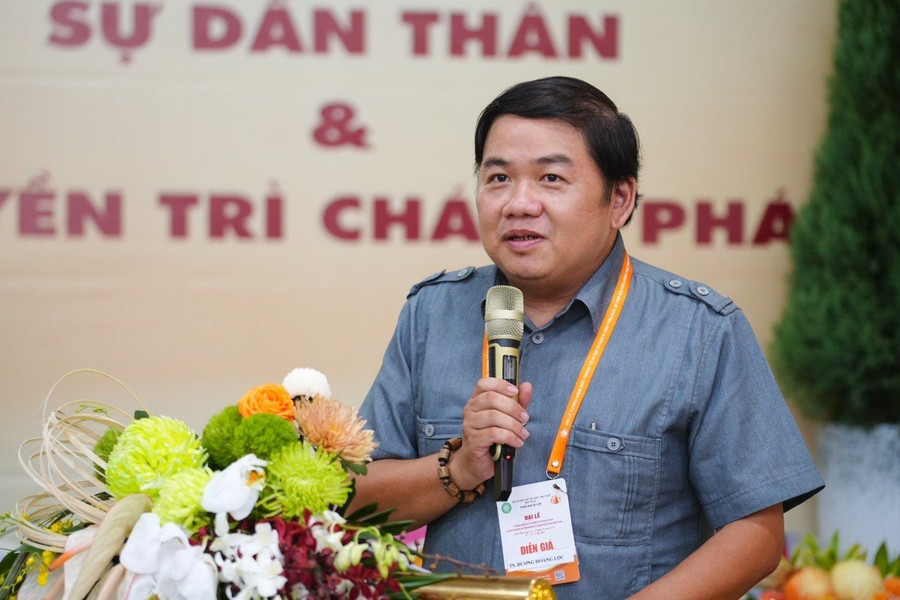 TS Dương Hoàng Lộc - Giám đốc Trung tâm Nghiên cứu Tôn giáo - Đạo đức, Trưởng Bộ môn Nhân học Tôn giáo, khoa Nhân học, Trường ĐH KHXH&NV, ĐHQG TPHCM. TS Dương Hoàng Lộc - Giám đốc Trung tâm Nghiên cứu Tôn giáo - Đạo đức, Trưởng Bộ môn Nhân học Tôn giáo, khoa Nhân học, Trường ĐH KHXH&NV, ĐHQG TPHCM.