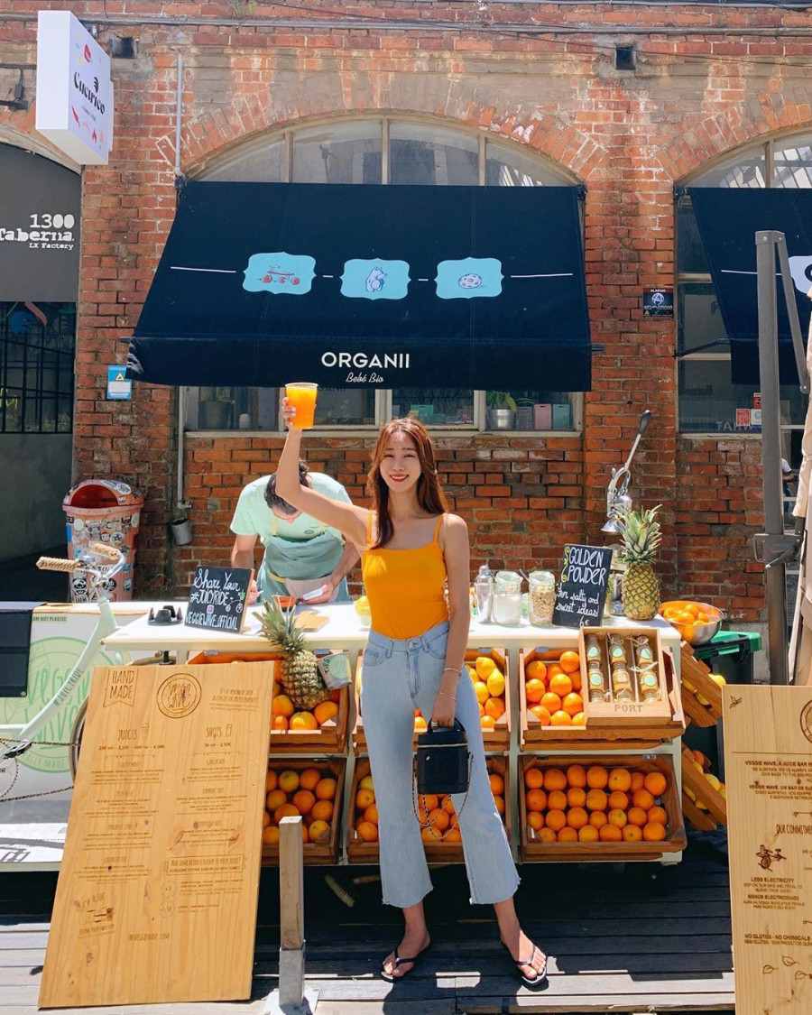 15 cách mix áo hai dây xinh lung linh ảnh 5 Empty