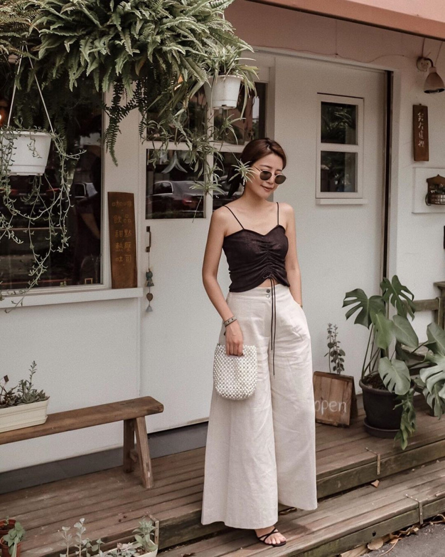 15 cách mix áo hai dây xinh lung linh ảnh 9 Empty