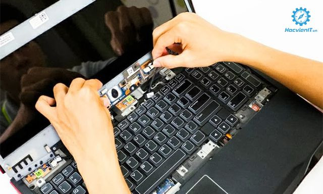 8 sai lầm thường mắc phải khi sử dụng laptop - 8 8 sai lầm thường mắc phải khi sử dụng laptop-8