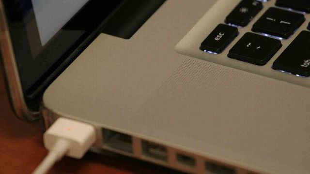 8 sai lầm thường mắc phải khi sử dụng laptop - 3 8 sai lầm thường mắc phải khi sử dụng laptop-3
