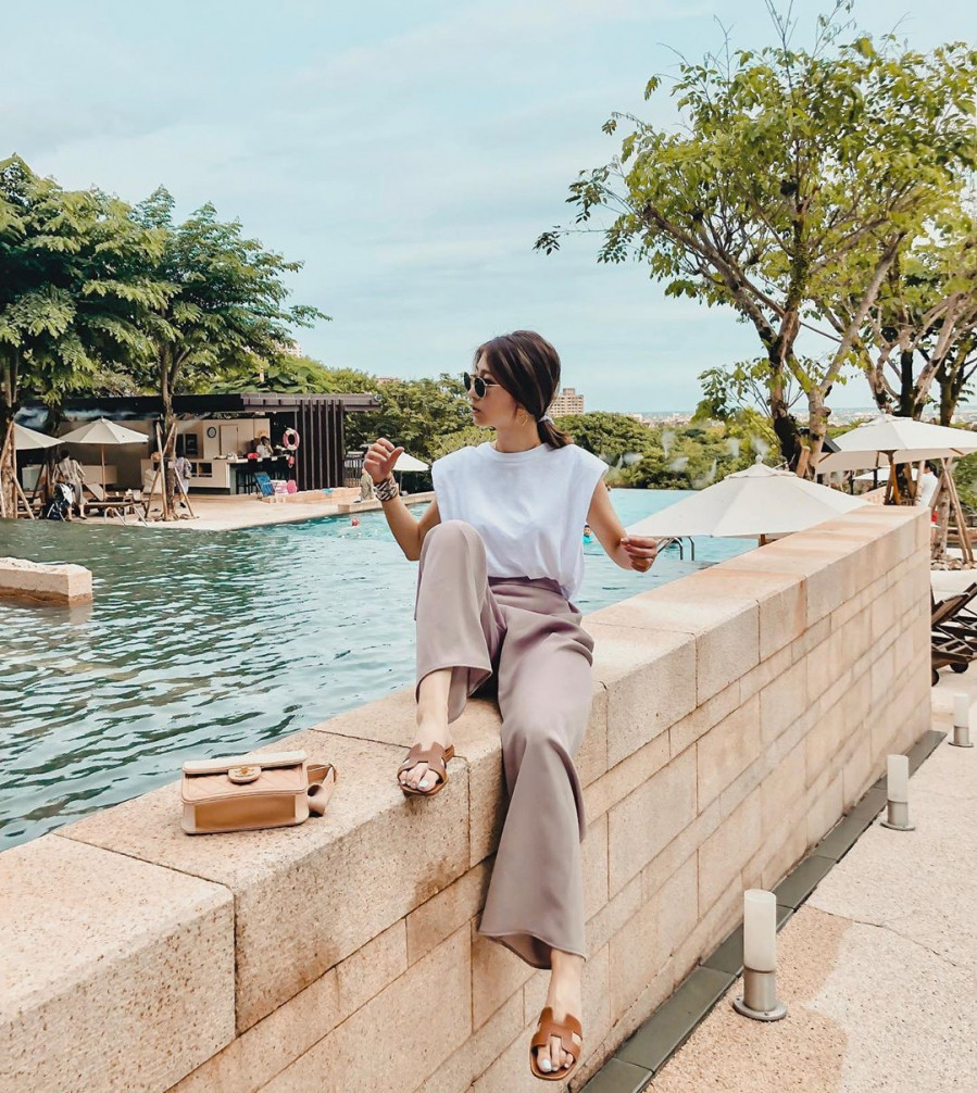 15 cách mix áo hai dây xinh lung linh ảnh 4 Empty