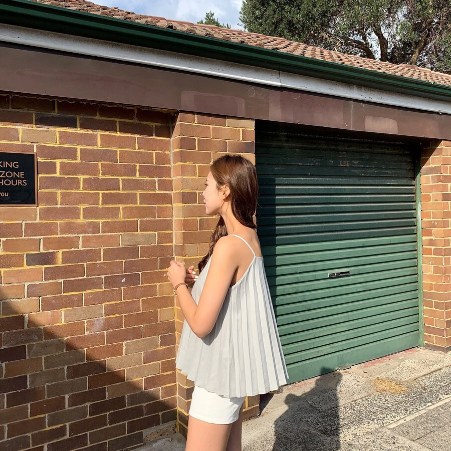 15 cách mix áo hai dây xinh lung linh ảnh 10 Empty