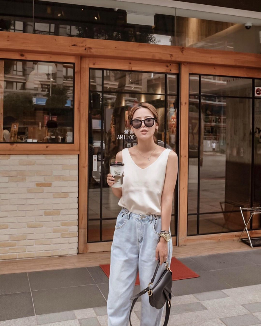 15 cách mix áo hai dây xinh lung linh ảnh 6 Empty