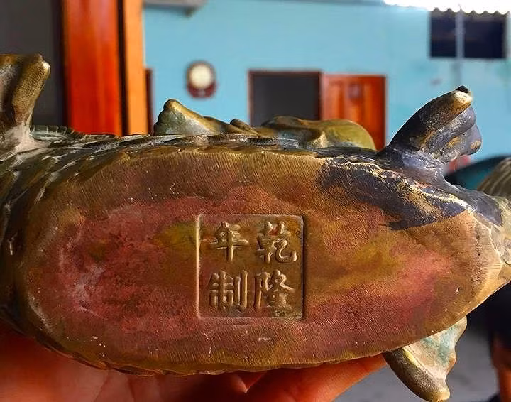 Đào ao bất ngờ phát hiện "kho báu" gần núi Tàu