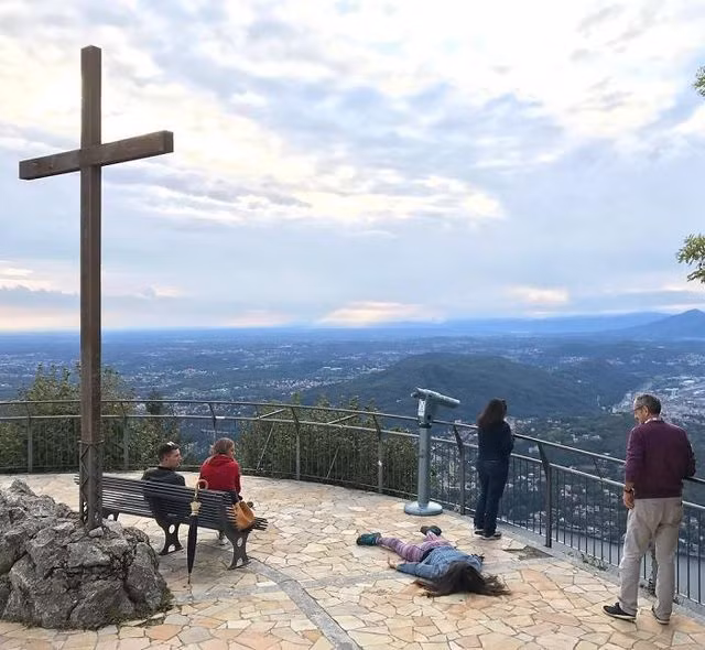 Chùm ảnh hài hước “Chết ở các địa danh nổi tiếng” - 2