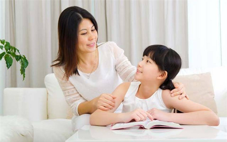 Thấy con gái xem phim “người lớn”, người mẹ đã quyết định làm điều này ảnh 2 Người mẹ đã vô cùng kinh ngạc khi bất ngờ trở về nhà và nhìn thấy con gái mình đang xem phim người lớn”. Sau khi suy nghĩ, chị đã quyết định làm điều này với con.-2