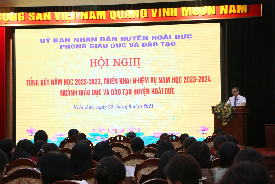 Hội nghị tổng kết có sự hiện diện của các CBQL từ các nhà trường trên địa bàn huyện.