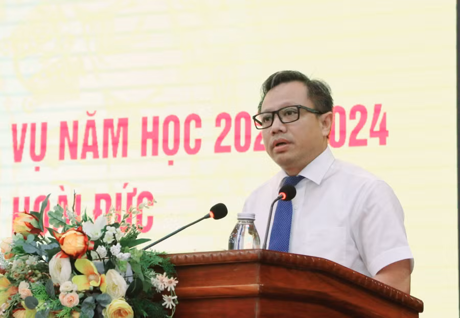 Ông Nguyễn Trúc Anh - Bí thư Huyện ủy Hoài Đức nêu một số nhiệm vụ với ngành Giáo dục đào tạo huyện trong năm học mới.