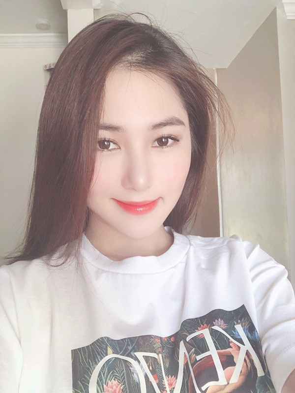 Hương Tràm khoe cuộc sống du học tại Mỹ, hạnh phúc khi được ngủ 10 tiếng một ngày. Hương Tràm khoe cuộc sống du học tại Mỹ, hạnh phúc khi được ngủ 10 tiếng một ngày.