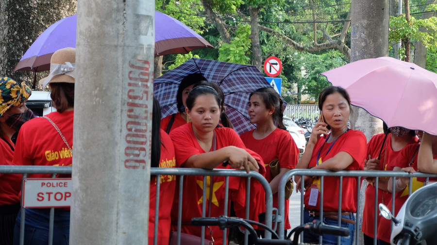 Nhiều giáo viên tâm trạng buồn bã khi sắp bị chấm dứt hợp đồng