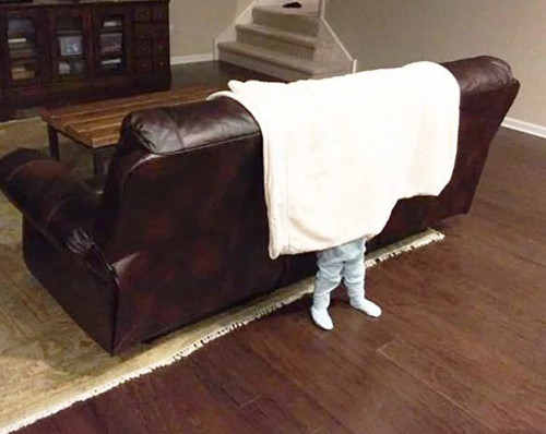 Chân ải chân ai?