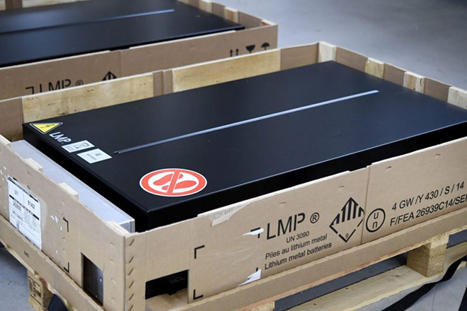 Ngoài MacBook Pro 15 inch, thiết bị nào còn bị cấm mang lên máy bay? - ảnh 3