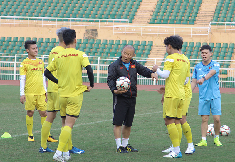 Thầy Park dặn dò Tiến Linh, Quang Hải và các đồng đội