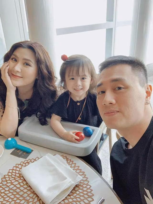 Con gái hot mom Hà Nội sành điệu không kém “tiểu công chúa” nhà Đặng Thu Thảo ảnh 15