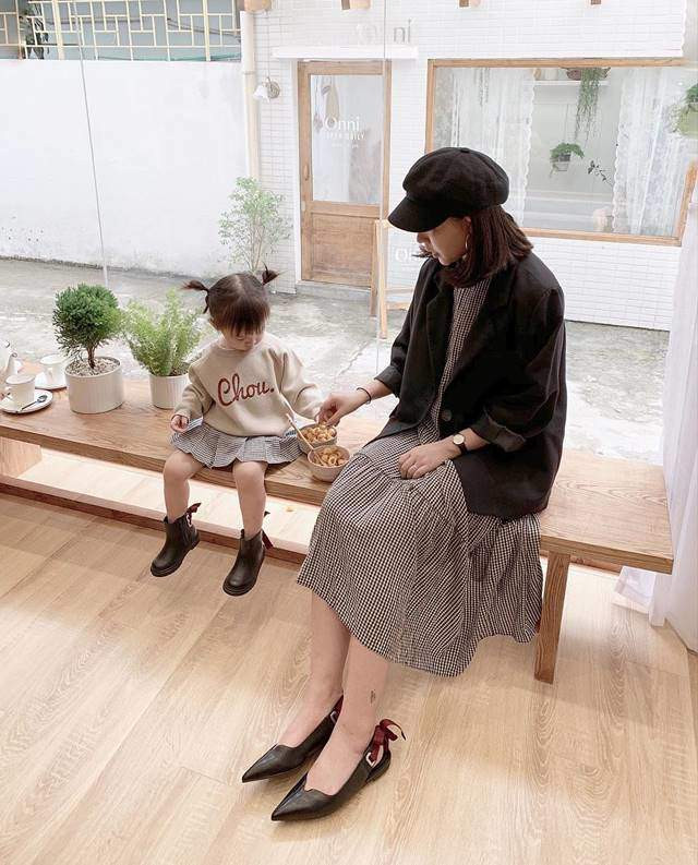 Con gái hot mom Hà Nội sành điệu không kém “tiểu công chúa” nhà Đặng Thu Thảo ảnh 10 Con gái hot mom Hà Nội sành điệu không kém “tiểu công chúa” nhà Đặng Thu Thảo ảnh 10