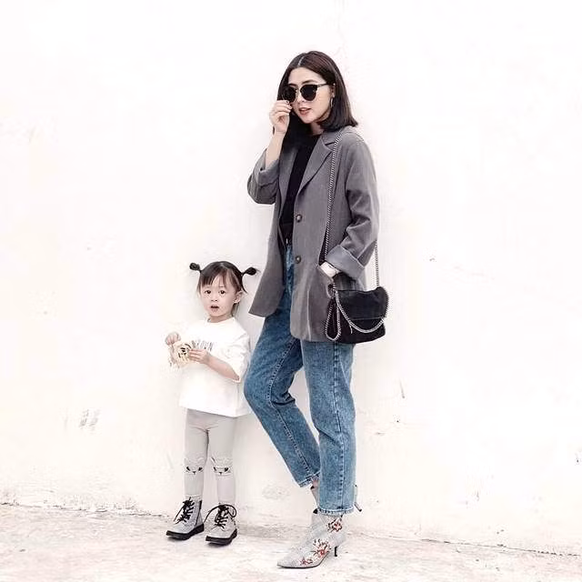 Con gái hot mom Hà Nội sành điệu không kém “tiểu công chúa” nhà Đặng Thu Thảo ảnh 13