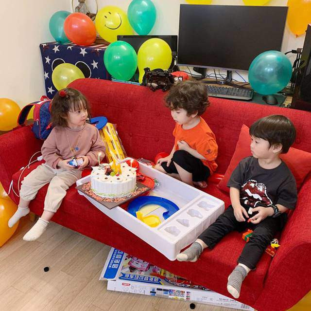 Con gái hot mom Hà Nội sành điệu không kém “tiểu công chúa” nhà Đặng Thu Thảo ảnh 14 Con gái hot mom Hà Nội sành điệu không kém “tiểu công chúa” nhà Đặng Thu Thảo ảnh 14