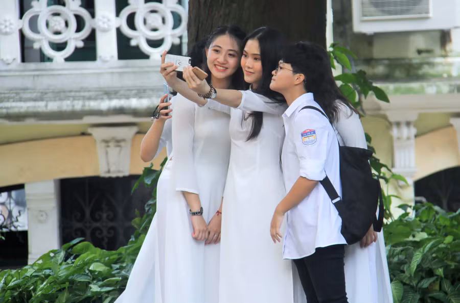 Cùng nhau ghi lại những khoảnh khắc đáng nhớ ghi dấu năm học mới bắt đầu Cùng nhau ghi lại những khoảnh khắc đáng nhớ ghi dấu năm học mới bắt đầu