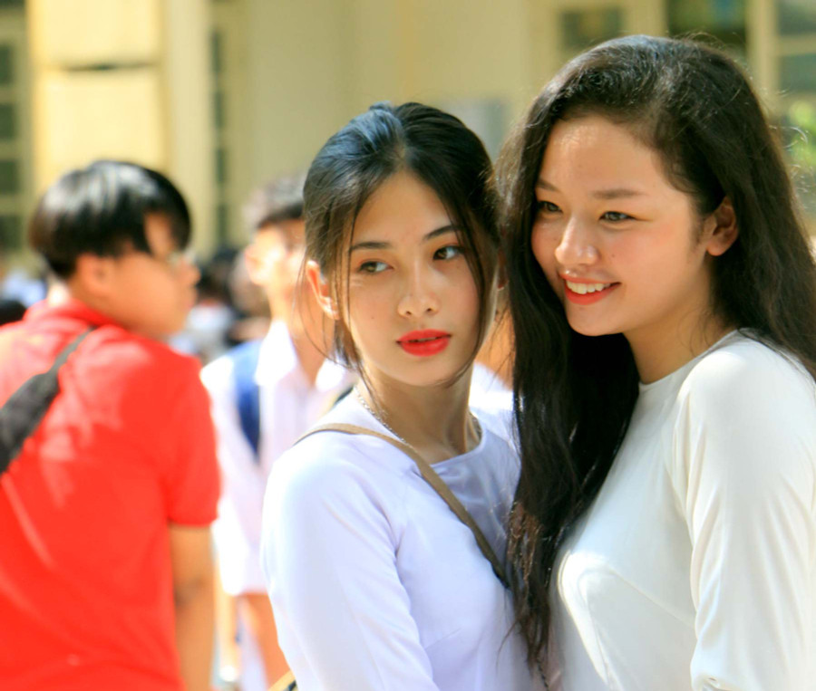 Nữ sinh Thủ đô duyên dáng dưới nắng vàng Nữ sinh Thủ đô duyên dáng dưới nắng vàng