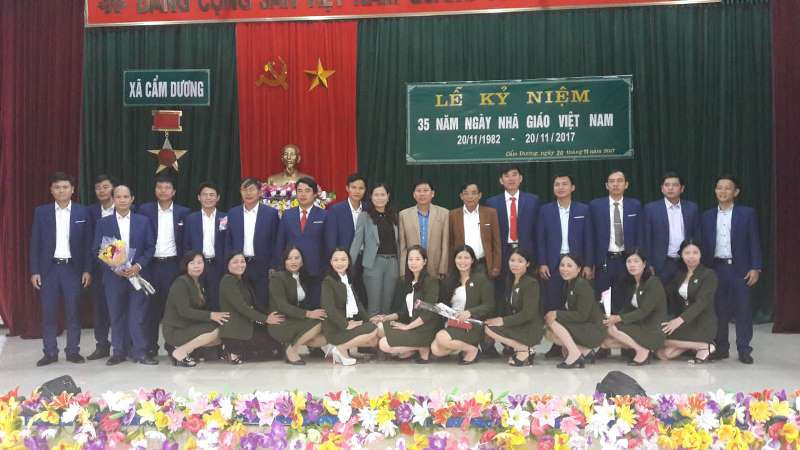 Cán bộ, giáo viên trường THCS Cẩm Dương Cán bộ, giáo viên trường THCS Cẩm Dương