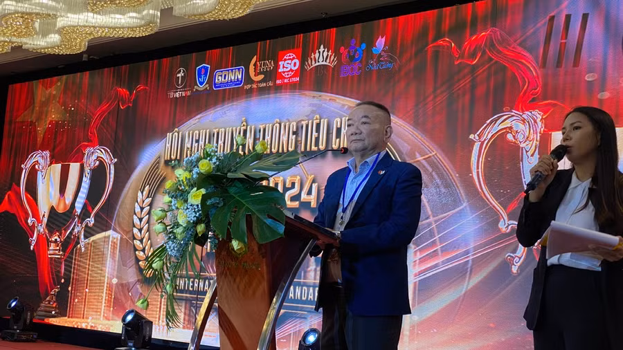 Th.S Hoàng Quốc Long, Hiệu trưởng Trường Trung cấp Nguyễn Tất Thành phát biểu tại hội thi. 