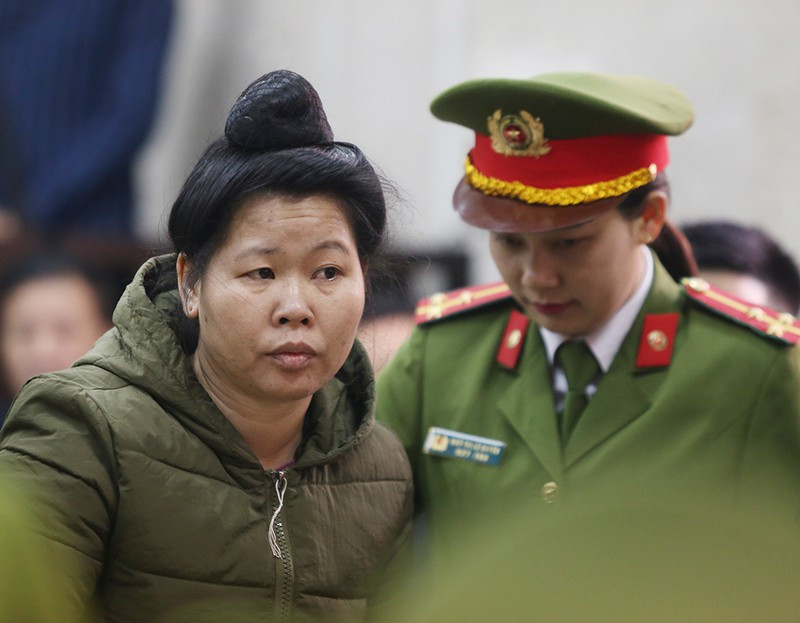 Mẹ nữ sinh giao gà bật khóc, ngoảnh đầu nhìn chồng và con gái ảnh 3 Mẹ nữ sinh giao gà bật khóc, ngoảnh đầu nhìn chồng và con gái - ảnh 4