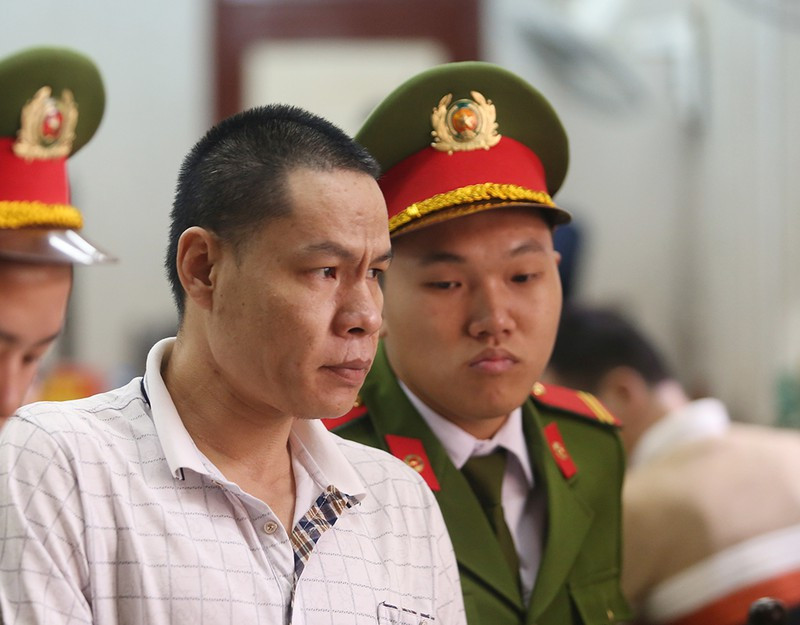 Mẹ nữ sinh giao gà bật khóc, ngoảnh đầu nhìn chồng và con gái ảnh 2 Mẹ nữ sinh giao gà bật khóc, ngoảnh đầu nhìn chồng và con gái - ảnh 3